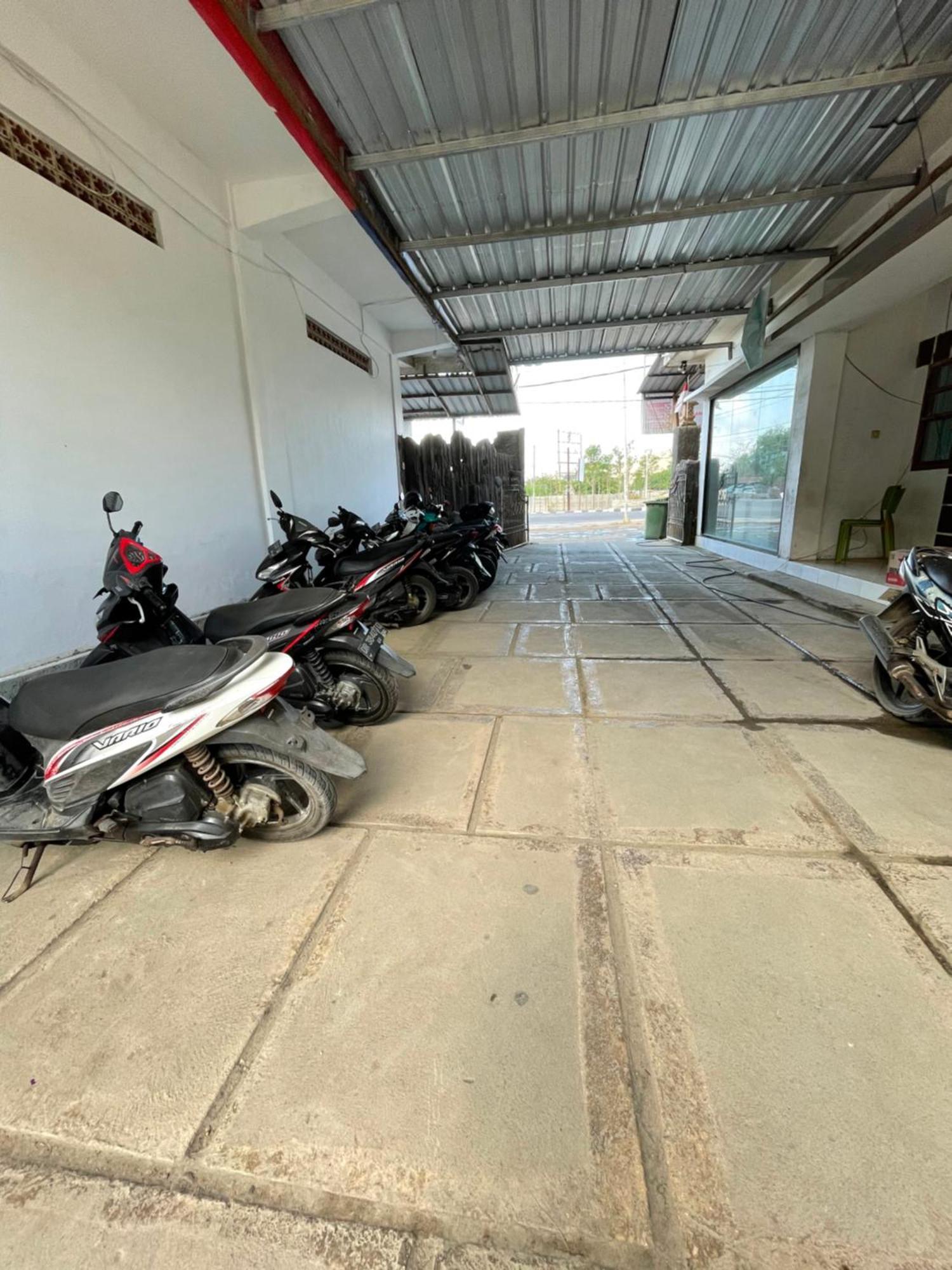 Tri Putri Homestay Kuta  Eksteriør billede