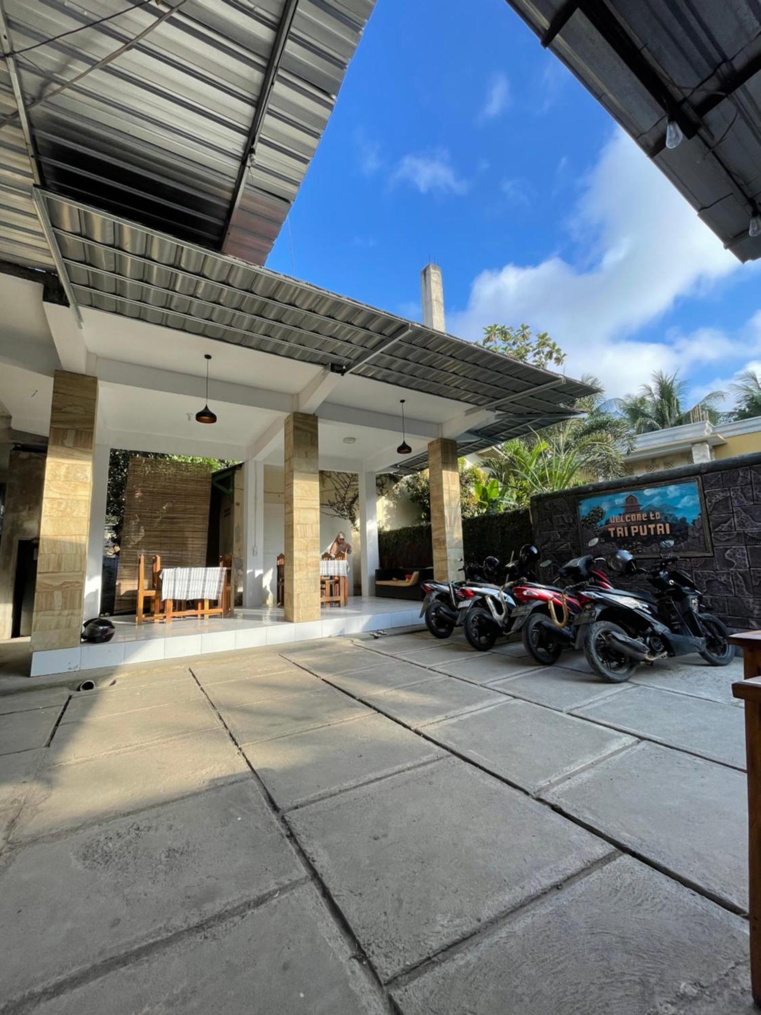 Tri Putri Homestay Kuta  Eksteriør billede