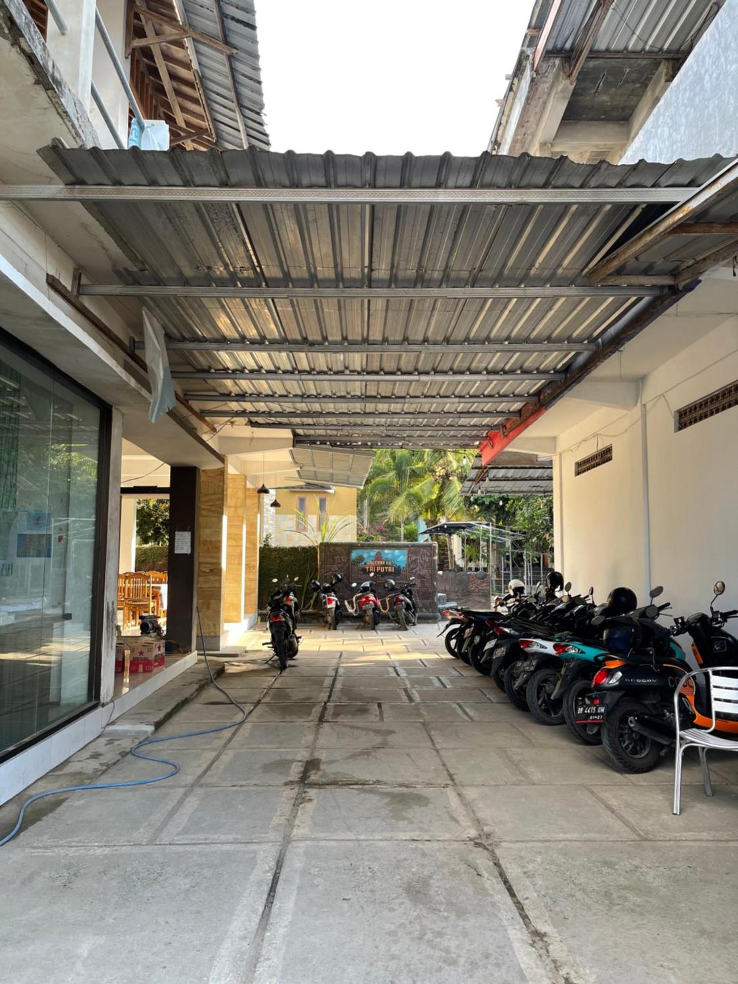Tri Putri Homestay Kuta  Eksteriør billede