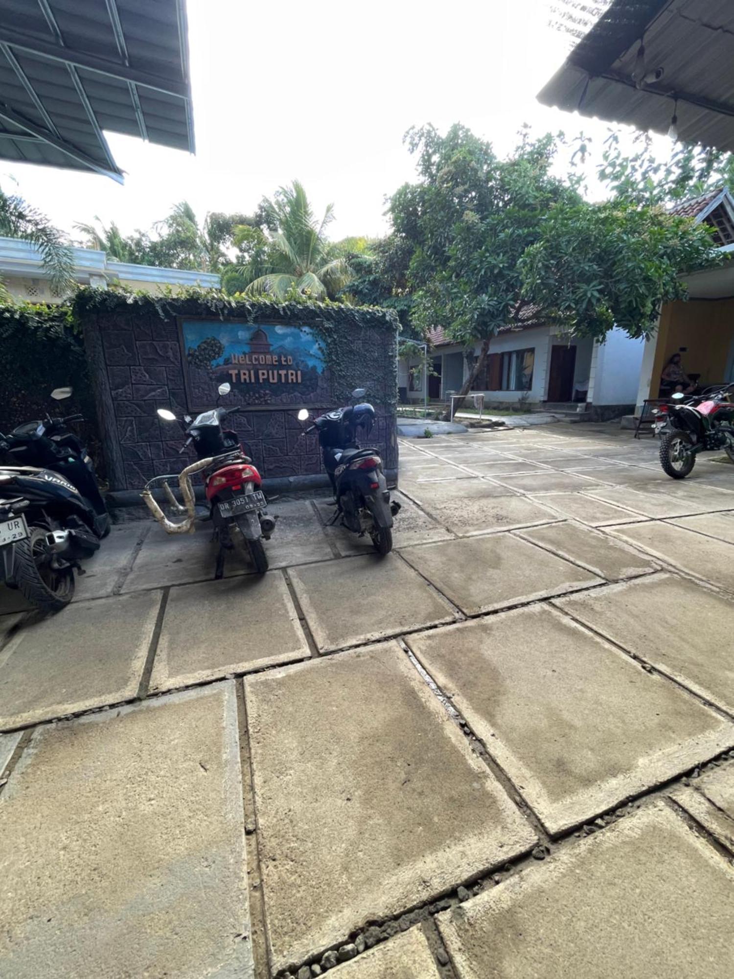 Tri Putri Homestay Kuta  Eksteriør billede