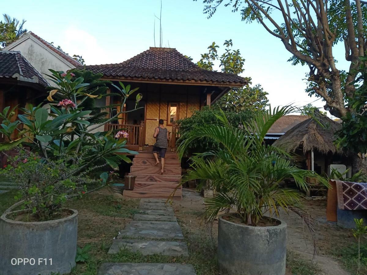 Tri Putri Homestay Kuta  Eksteriør billede